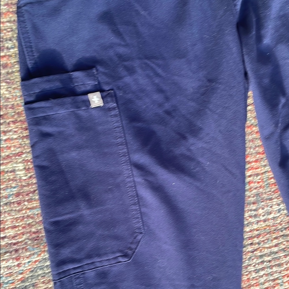 Figs Kade Cargo Pants in navy - Picture 3 of 8
